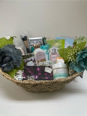 The Perfect Mother’s Day Gift Basket with Beauty Bundle
